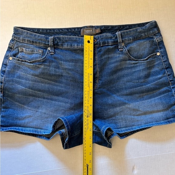 Torrid Feel The Fit Denim blue jean shorts Sz-18. A4 - Picture 7 of 9